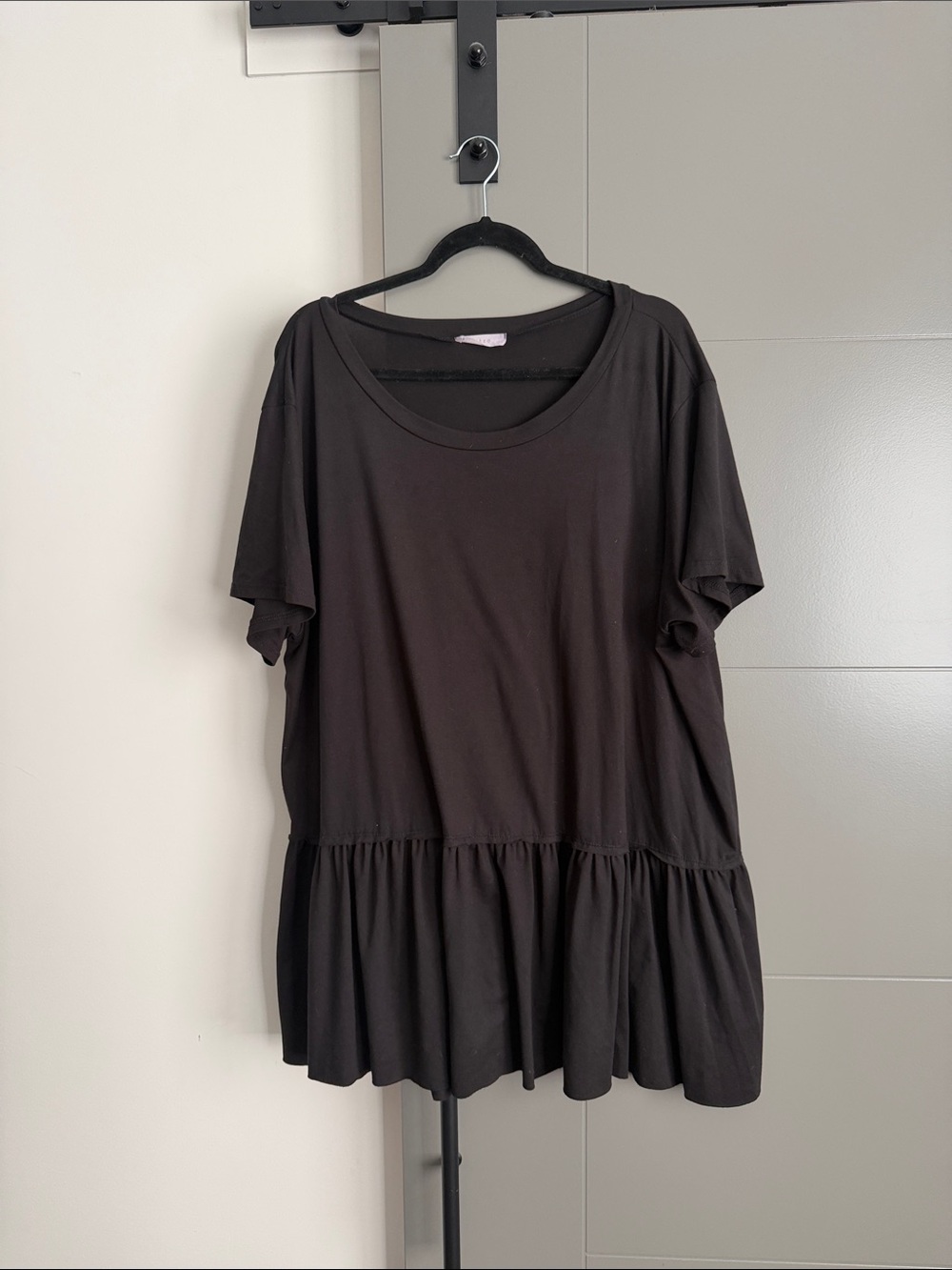 entro Black Peplum Tunic Tee